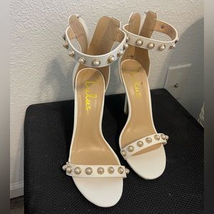 Lulu’s Pearl White Heels